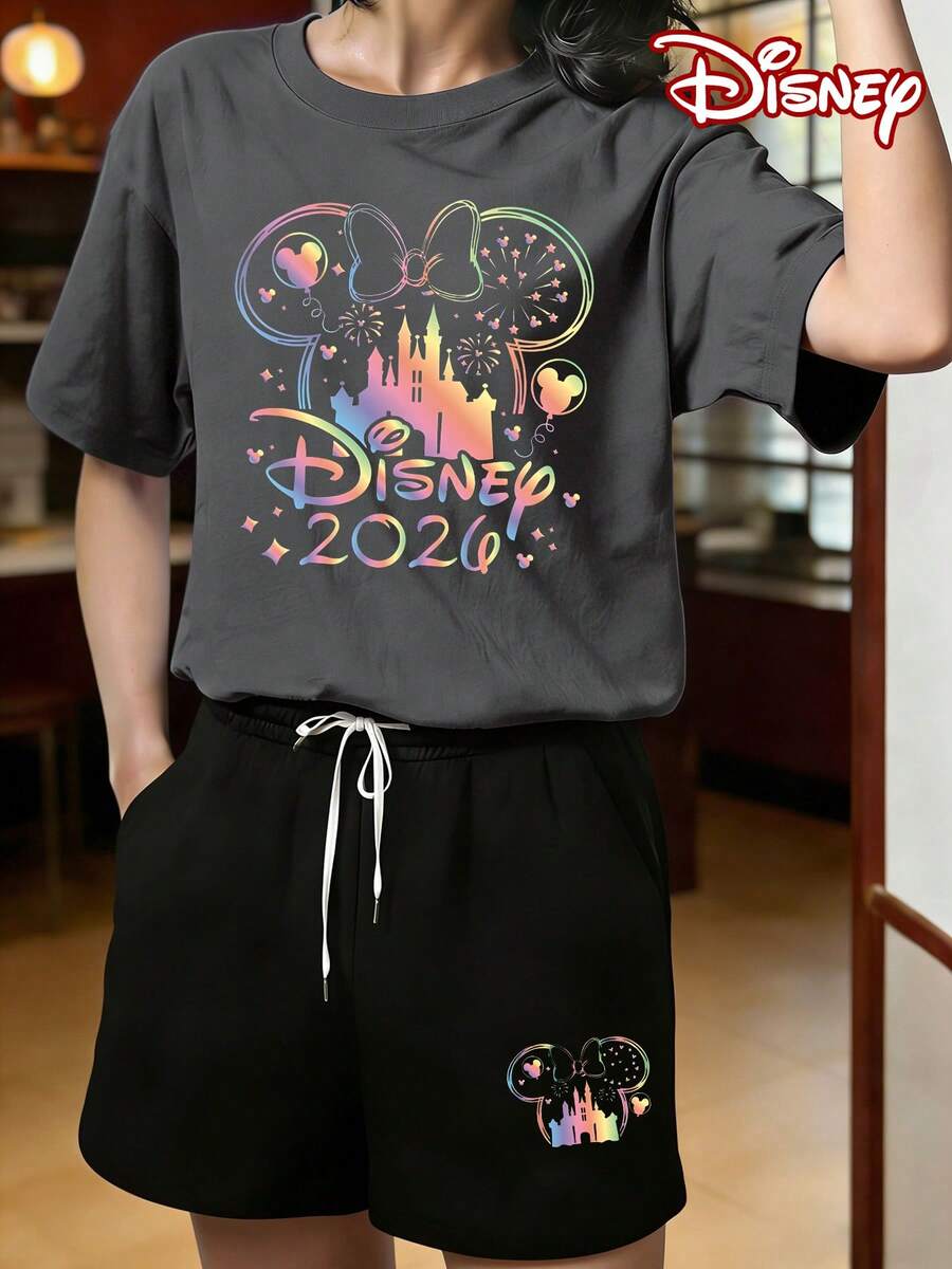 Disney Official Authorization | Women's 2PCS Casual Short-Sleeve T-Shirt & Shorts Set. Featuring A Mickey Mouse Head Silhouette, Combined With 2026 Rainbow Castle, Fireworks And Balloon Elements. The Fabric Is Soft And Breathable, Making It Perfect For Vacations, Outings And Daily Casual Wear. - 深灰色 - 查看 1