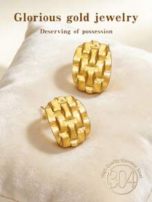 Thick And Chunky Gold Declaration Earrings With Irregular Pleated And Fluffy Design. Elegant And Refined Earrings. 18K Gold Plated Stainless Steel Earrings. Lightweight And Hypoallergenic. Fashionable And Simple Jewelry Gifts Suitable For Daily Casual Wear, Parties, Birthdays, And Wedding Occasions. - Gold - View 2