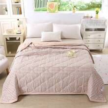 1pc Ultra Soft & Breathable Quilt - Lightweight All-Season Bedding, Modern Floral Plaid Pattern, 100% Polyester, Machine Washable, Suitable For Single/Double Bed, Hotel, Camping And Home Decor, Luxury Hotel Bedding | Modern Quilted Design | Embossed, Autumn Decor, Room Decor - Champagne - View 2