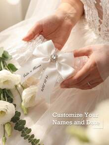 Dây nịt cưới ren cổ điển tùy chỉnh, có thể khắc tên và ngày tháng, cá nhân hóa, màu trắng/hồng/xanh dương xếp nếp, dây nịt ruy băng tùy chỉnh với nơ ngọc trai giả, quà cưới cá nhân hóa dành cho cô dâu, dây nịt cưới co giãn tối giản tùy chỉnh, trang trí dây nịt cưới tùy chỉnh ngày tháng, phong cách cưới cổ điển, dây nịt tùy chỉnh thời trang và ý nghĩa, tình yêu vĩnh cửu. - Nhiều màu - Xem 14