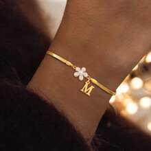 1件简约时尚花朵字母吊坠金色不锈钢人字纹链手链（女士款） - 金黃色 - 查看 1