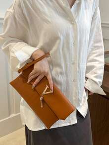 Elegant French Style Solid Color Minimalist Retro Women's Clutch Bag, With Metal Oval Buckle And Tassel Decor, Suitable For Evening, Party And Other Occasions - Brown - View 4