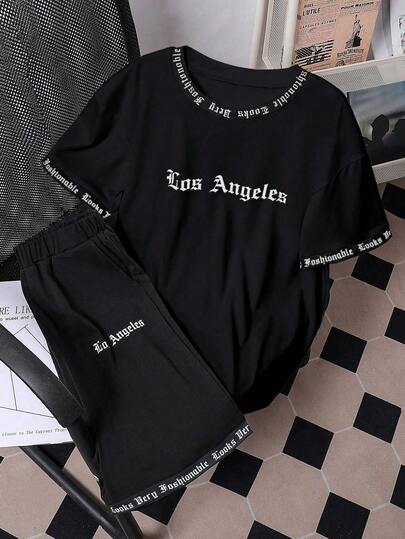 男童时尚街头风字母印花T恤短裤套装，独特设计，舒适面料，是夏季户外、度假和休闲穿着的理想之选。