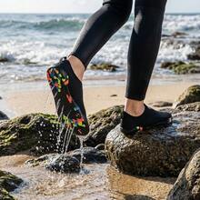 2026 Nuevos zapatos de agua para mujer de malla negra con rayas, transpirables y de secado rápido, sandalias planas antideslizantes para la playa, parte superior de punto elástico, de fácil puesta, aptos para natación, yoga, rafting, surf, zapatos anfibios plegables, tallas grandes - Negro - Ver 2