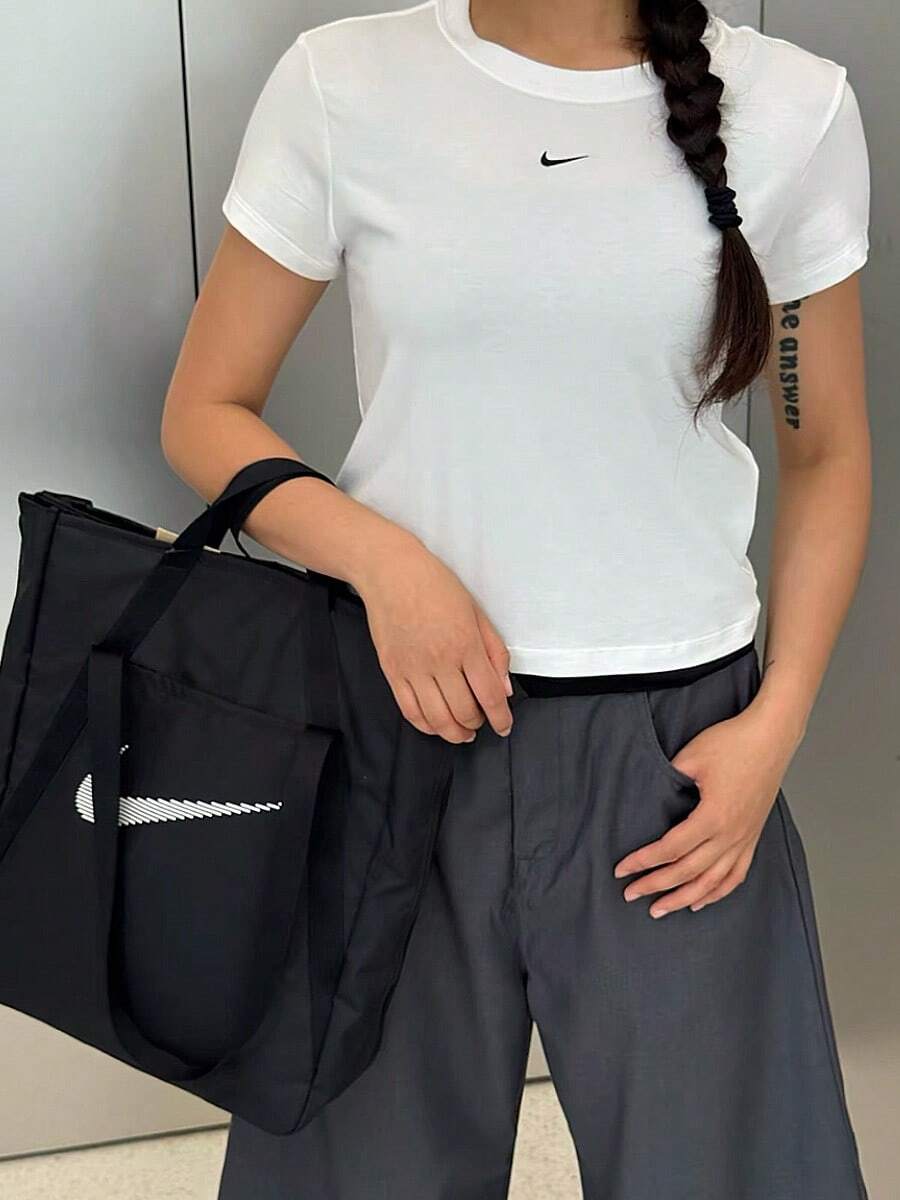 Túi tote vải in logo Nike Sportswear, túi xách tay, túi đeo vai, kiểu dáng thông thường, unisex, màu đen. - màu đen - Xem 1