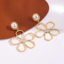 1 Pair Fashionable Luxury Hollow Floral Earrings, Unique Faux Pearl Summer Earrings, Exaggerated European And American Style - Flower Style a - View 4