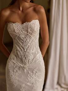 Strapless Beaded Lace Mermaid Wedding Dress With 3D Appliqué And Fitted Silhouette, Vintage Elegant Bridal Gown With Tulle Layers And Handcrafted Beading, Perfect For Indoor Ceremonies, Intimate Weddings, Holiday Celebrations, Christmas, Halloween, Birthday Parties, Prom Nights, Evening Receptions, Special Occasions, Featuring Feminine Contour, Soft Movement, Comfortable Fit, Timeless Elegance, Statement Dress For Brides Seeking Refined, Romantic, Elegant, And Dreamlike Look With Delicate Lace Detailing And Subtle Sparkle Finish - 白色 - 查看 4