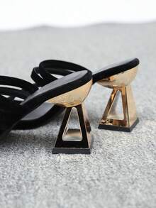 Sandalias con tacón geométrico de ante cuadrado con tiras cruzadas para adolescentes, estilo retro de lujo, adecuadas para uso diario, citas y fiestas, disponibles en marrón oscuro y negro - Negro - Ver 7
