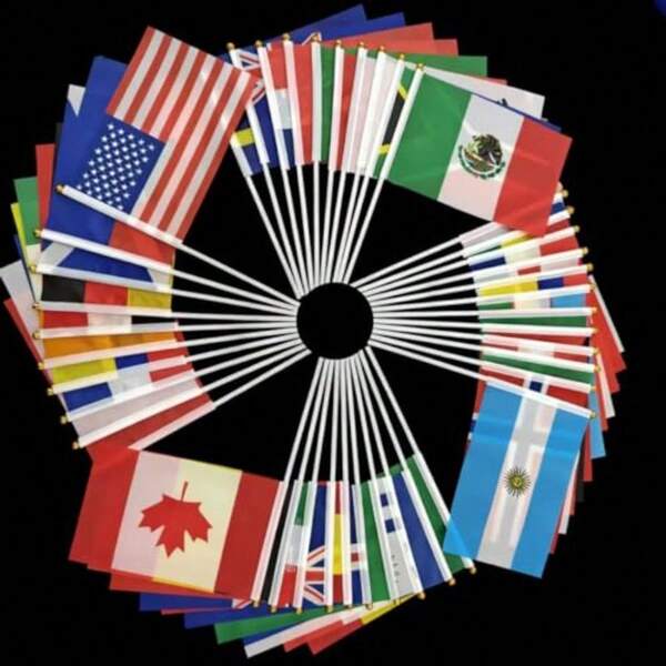 Banderas de mano para la Copa Mundial 2026 de 42 países, mini banderas de poliéster para ondear a mano con palos de plástico blanco para fiestas temáticas internacionales, eventos deportivos, cumpleaños, regreso a la escuela y celebraciones culturales