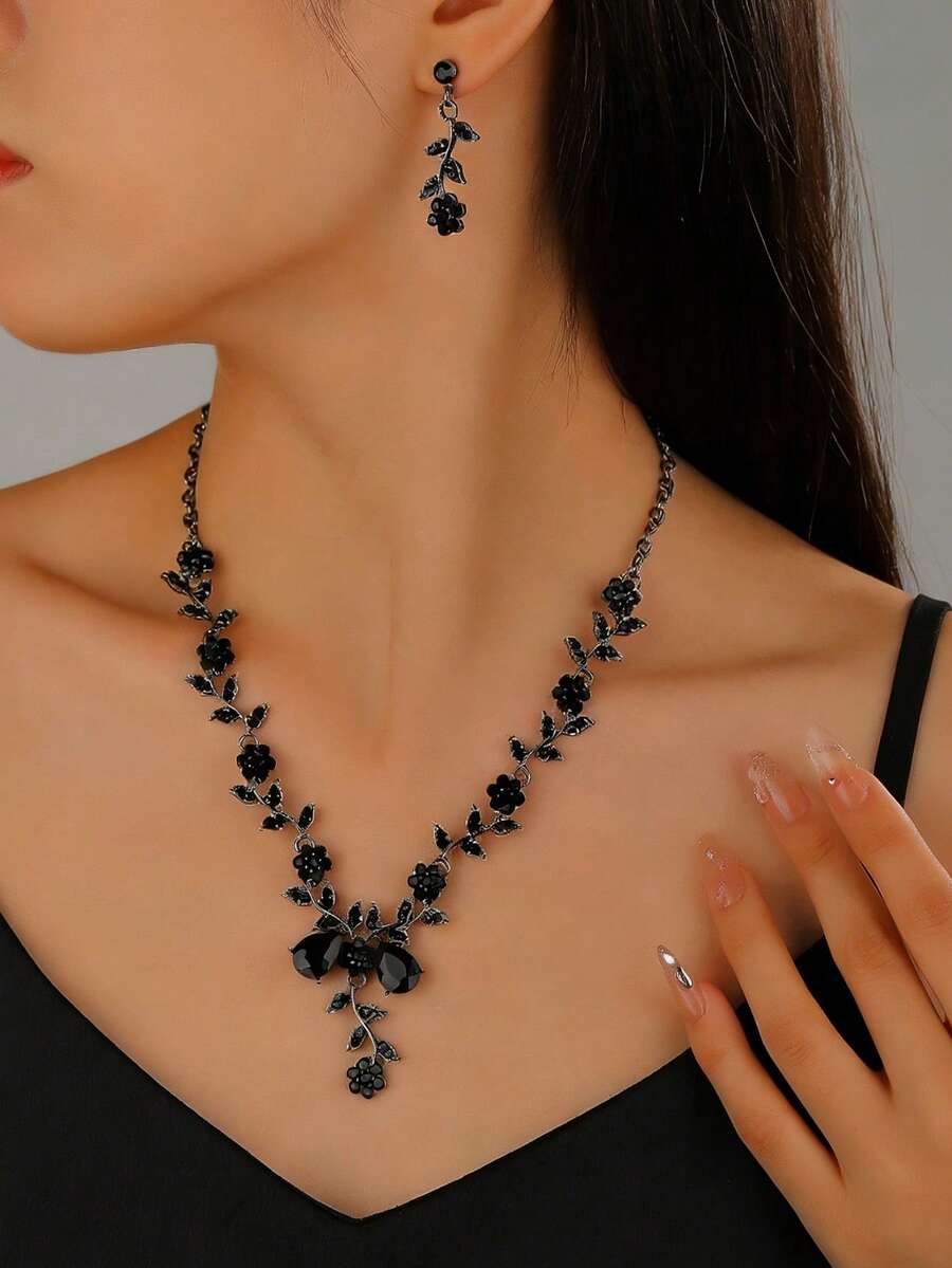 3 Piecesearring + Necklace Exquisite Jewelry Set, Flower Design, Inlaid With Black Rhinestones, Symbolizing Mysterious Love, Suitable For Daily Wear And Valentine's Day Gift - Black - View 1