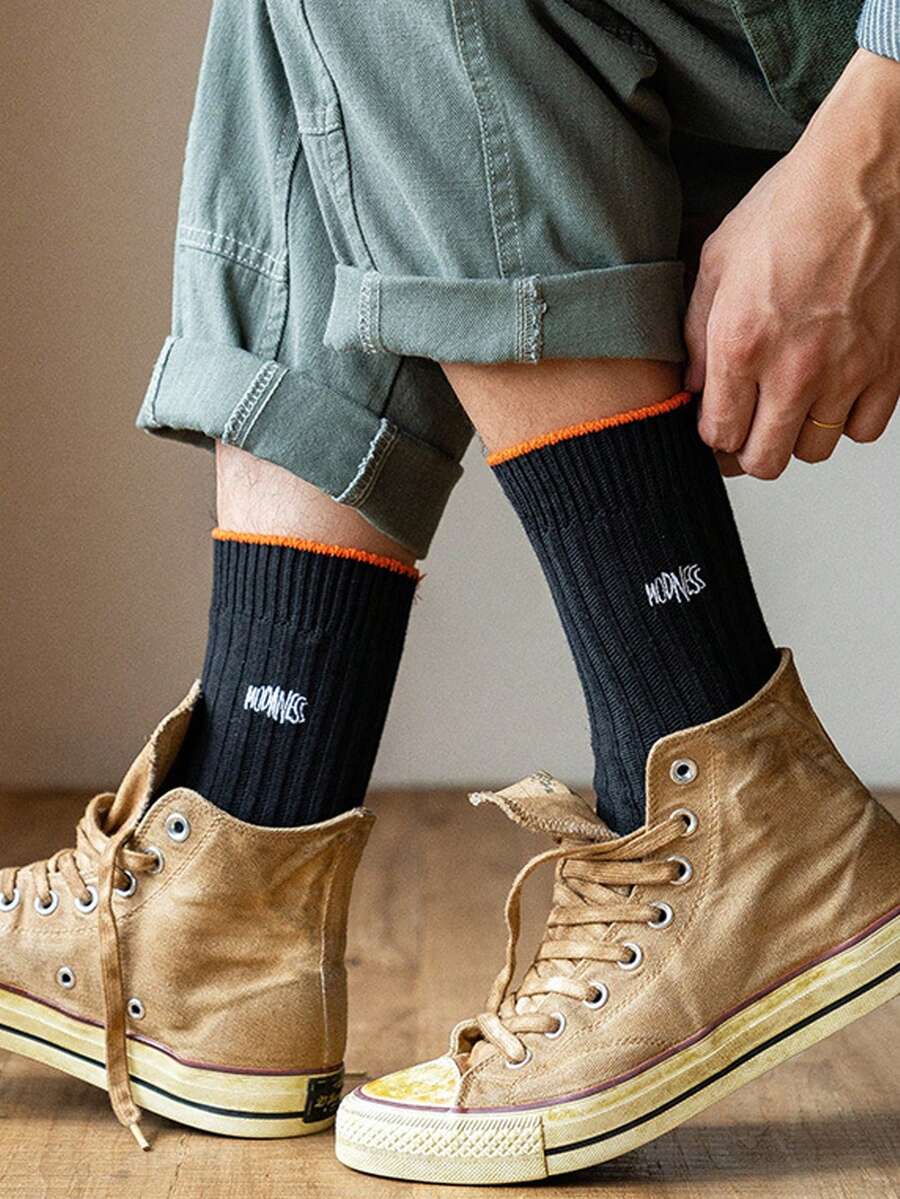 1 par de calcetines de rodilla de estilo retro con bloques de color, calcetines holgados de punto grueso con bordado de letras, calcetines deportivos de estilo callejero unisex con algodón transpirable, calcetines versátiles de ropa de trabajo para primavera y otoño