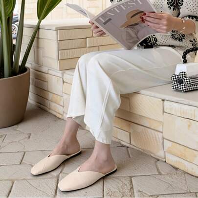 Dép lê nữ màu trắng, dép bệt xỏ chân, sandal đế bằng thời trang và thoải mái, giày bít mũi, phù hợp cho mọi mùa, thiết kế mũi vuông thanh lịch, thích hợp mang trong nhà và ngoài trời, chất liệu da tổng hợp mềm mại và thoải mái, đế ngoài bằng cao su bền và chống trơn trượt, bán sỉ và lẻ.