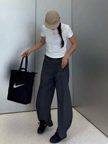 Túi tote vải in logo Nike Sportswear, túi xách tay, túi đeo vai, kiểu dáng thông thường, unisex, màu đen. - màu đen - Xem 2