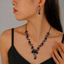 3 Piecesearring + Necklace Exquisite Jewelry Set, Flower Design, Inlaid With Black Rhinestones, Symbolizing Mysterious Love, Suitable For Daily Wear And Valentine's Day Gift - Black - View 2