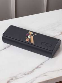 Hộp đựng kính mắt bằng da PU in chữ tối giản thời trang, gồm 26 chữ cái tiếng Anh từ A-Z và họa tiết hoa, bền chắc, phù hợp cho cả nam và nữ, hộp đựng kính gấp gọn chống biến dạng, đảm bảo kính không bị trầy xước, món quà hoàn hảo cho sinh nhật, Ngày của Mẹ, kỷ niệm, đám cưới, tựu trường và kỳ nghỉ cho gia đình và bạn bè. - Nhiều màu - Xem 17
