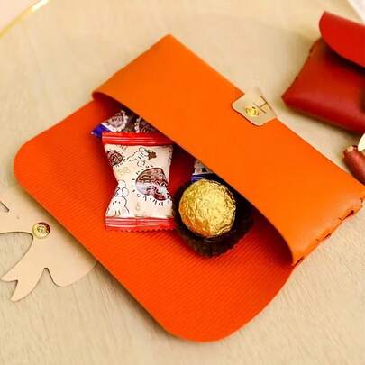 5个蝴蝶结装饰多用途PU皮革礼品袋，适合存放化妆品和眼镜。这些防水袋非常适合新娘在生日、家庭聚会和节日赠送礼物。它们也可用于商业礼品包装，并且可以重复使用。