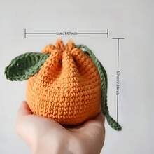 1个迷你手工编织橙色造型收纳袋，可爱零钱包。可摆放在书架、桌子或床头柜上，为您的空间增添魅力和实用性。 - 彩色 - 查看 10