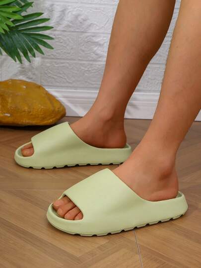 Chanclas casuales de verano para hombres de talla grande, ligeras, antideslizantes, planas, adecuadas para adolescentes, uso casual, exterior, viajes, regalo de graduación o accesorio de cumpleaños