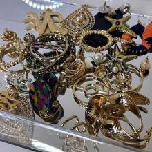 Exquisite Mystery Jewelry Jar Set - Valentine's Day 1 Piece Surprise Jewelry Box For Women,Fashionable Gift Set (Necklace, Earrings, Rings,Kracelet,Keychain, Hair Clip,Etc) - Unique Birthday Gift For Her - 1 件 - 查看 3