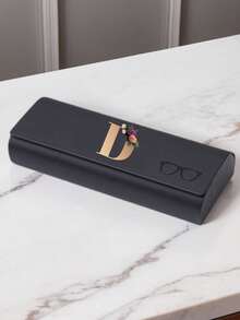 Hộp đựng kính mắt bằng da PU in chữ tối giản thời trang, gồm 26 chữ cái tiếng Anh từ A-Z và họa tiết hoa, bền chắc, phù hợp cho cả nam và nữ, hộp đựng kính gấp gọn chống biến dạng, đảm bảo kính không bị trầy xước, món quà hoàn hảo cho sinh nhật, Ngày của Mẹ, kỷ niệm, đám cưới, tựu trường và kỳ nghỉ cho gia đình và bạn bè. - Nhiều màu - Xem 23