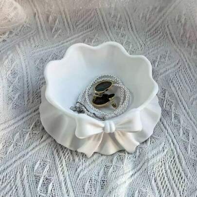 1个新款蝴蝶结首饰托盘，首饰收纳盒，精致奢华可爱蝴蝶首饰架，可收纳戒指、钥匙、化妆工具、眼影、口红等，适用于房间、家居、卧室、浴室、书桌等场所，可作装饰，独特礼物