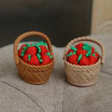 Jouet de panier à fraises imprimé en 3D mignon et réaliste, convient pour le soulagement du stress, la mini décoration, l'affichage en supermarché, les loisirs créatifs, l'ornement de bureau, la décoration de tableau de bord de voiture, les cadeaux de fête et les cadeaux de vacances - Multicolore - Voir 3