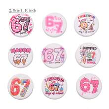 5颗学院风67印花硅胶珠，28毫米荧光粉色涂鸦图案，适合作为毕业纪念品/教师礼物/返校礼物，可用于DIY创意手链、项链、包包挂饰和其他手工项目。 - 彩色 - 查看 5