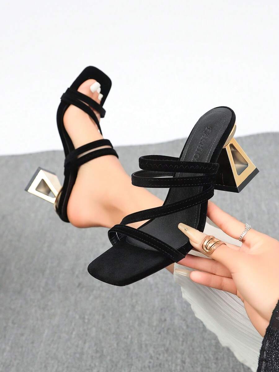 Sandalias con tacón geométrico de ante cuadrado con tiras cruzadas para adolescentes, estilo retro de lujo, adecuadas para uso diario, citas y fiestas, disponibles en marrón oscuro y negro - Negro - Ver 1