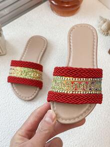 A Pair Of Girls' Summer Slippers In China Red With Woven Straps, 2026 New Red And Gold Color-Block Woven Casual Open-Toe Flat Slippers, Suitable For Both Home And Outdoor Wear For Children. - Red - View 2