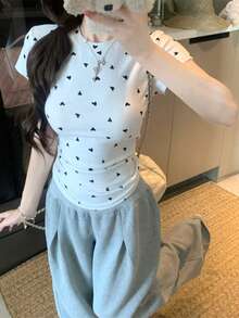 Áo thun cổ tròn tay ngắn đa năng với họa tiết trái tim tối giản dễ thương, thích hợp cho kỳ nghỉ. - xám trắng - Xem 3