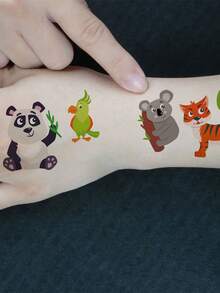 30张卡通临时纹身贴纸，包含狮子、老虎、猴子、长颈鹿、斑马和大象等一系列图案，展现了各种可爱的卡通动物风格（共300种设计）。这些防水且趣味十足的艺术化妆假纹身贴纸。 - 彩色 - 查看 6