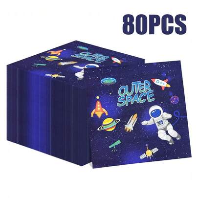 80/40/20 chiếc khăn ăn dùng một lần kích thước 13 * 13 inch với họa tiết chủ đề không gian, có nền bầu trời sao màu xanh đậm và in các yếu tố không gian như phi hành gia, tên lửa, hành tinh, vệ tinh, v.v., kết hợp với dòng chữ "OUTER SPACE" (Không gian bên ngoài), thích hợp cho các bữa tiệc sinh nhật chủ đề không gian, các hoạt động phổ biến khoa học vũ trụ, dã ngoại gia đình, cắm trại, tiệc theo chủ đề khoa học viễn tưởng và trang trí bàn ăn.