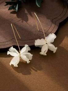 1 Pair Fashion Vacation Style Acrylic Flower Petal Earrings, Women Jewelry - Beige - View 3