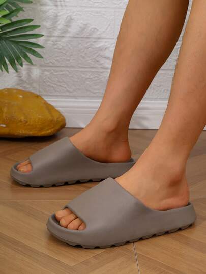 Chanclas casuales de verano para hombres de talla grande, ligeras, antideslizantes, planas, adecuadas para adolescentes, uso casual, exterior, viajes, regalo de graduación o accesorio de cumpleaños