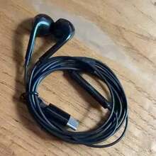 有线耳机，采用 USB Type-C 插头，内置麦克风和音量控制，兼容 、安卓手机、笔记本电脑、PC 和其他 USB Type-C 设备。 - 查看 3