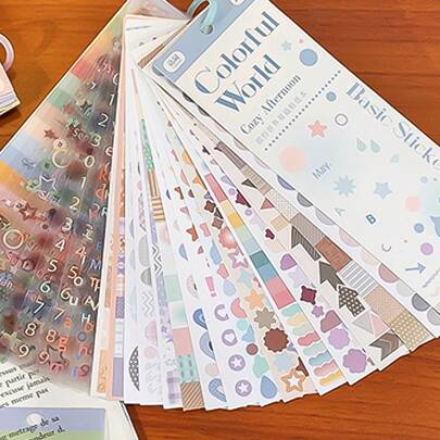 25张“多彩世界”基础贴纸书，包含数字、字母和形状等各种基础元素。非常适合DIY手工、剪贴簿、日记本、DIY礼品卡和其他手工制作。可用作日记本、文具和标签的贴纸，也是生日和节日的绝佳礼物。