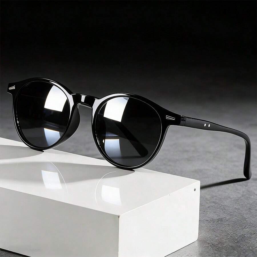 1副复古圆形时尚眼镜，适合街头摄影、派对、音乐节等场合。