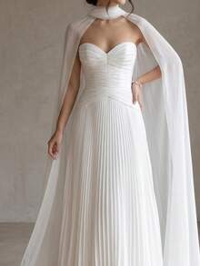 Elegant Strapless A-Line Wedding Dress, Ruched Bodice With Pleated Skirt & Detachable Chiffon Cape, Chapel Train Bridal Gown, Perfect For All Weddings, All-Season Minimalist Bridal Attire, Modern White Gown For Bride - 白色 - 查看 1
