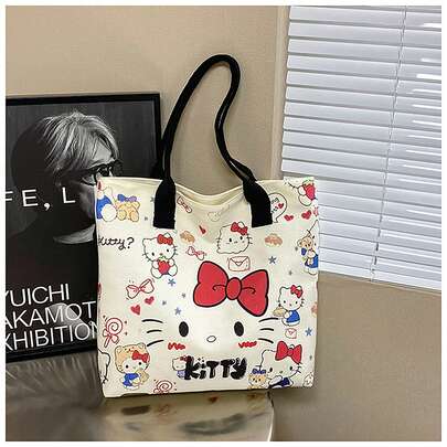 SANRIO 单只装经典印花托特包，饰有醒目的大红色蝴蝶结，米白色底色搭配黑色提手，厚实帆布面料，敞口设计，容量大，肩背设计，甜美可爱，适合日常通勤、上学、购物和旅行，耐磨易清洁，日系萌系美学，学生和上班族必备，网络爆款设计，百搭连衣裙和裤装，送给闺蜜的完美礼物，四季皆宜。