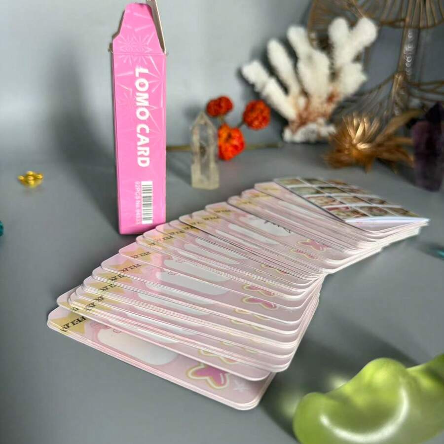 Bộ sưu tập gồm 32 sticker và 60 bưu thiếp ảnh người nổi tiếng, thích hợp để trang trí sổ tay, album ảnh, nhật ký, làm quà Giáng sinh. (Thẻ Lomo, K-POP) - 92felix - Xem 1