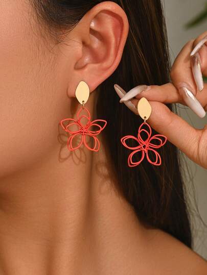 一对活力少女度假风金属缠绕花朵几何耳环，手工扭曲薄荷绿/珊瑚红金属丝花瓣，适合女性日常搭配、派对礼物、通勤、宴会、郊游、摄影、购物、约会等场合。