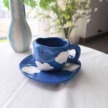一套釉下彩手工马克杯，可爱早餐牛奶杯，饰以蓝天白云图案，陶瓷水/咖啡杯套装，简约创意不对称杯碟套装，家用 - 藍色 - 查看 5
