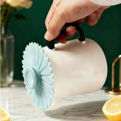1/3 Pieces Daisy-Inspired Design: 3D Petal Contours + Central Handle Design, Restoring Natural Beauty. Available In Multiple Macaron Colors, Suitable For Various Cup Types, Making It A Stylish Addition To Both Home And Office Settings.