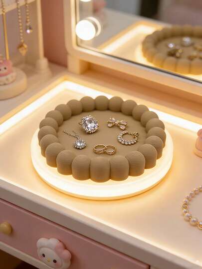 1个奶油色泡泡边托盘，可用于收纳珠宝和口红，侘寂风格玄关装饰