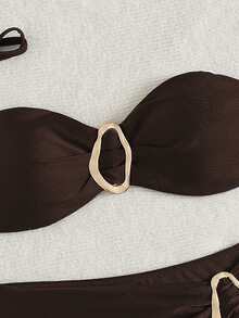 Conjunto de bikini de dos piezas con camisola de pecho plano de unicolor para mujer, con accesorio de metal en el medio, adecuado para vacaciones en la isla - Café integral - Ver 4
