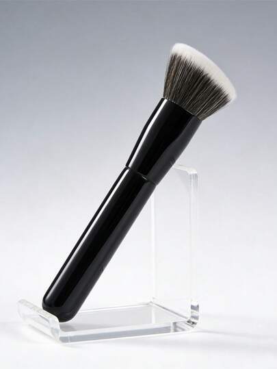 Princess Rose 这款全新单头细长腮红刷采用柔软的尼龙刷毛，非常适合涂抹粉底和遮瑕膏，确保妆容光滑均匀，不结块。它是一款出色的美妆工具。