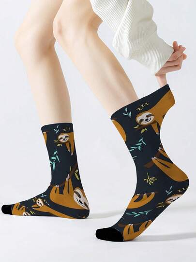 1 Pair Women's Crew Socks, Cute Cartoon Sloth Pattern Sports Crew Socks, Fashion Versatile Socks, 360 Degree Printed, Soft & Comfortable, Suitable For Daily Casual, Sports, Street, Party, Couples, Holidays, All Seasons, Unisex, Fit For All Occasions And Festivals