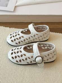 1 Pair Girls Hollow Out Shoes, Non-Slip Round Toe Hook And Loop Simple Princess Style, Suitable For Daily Wear - Beige - View 5