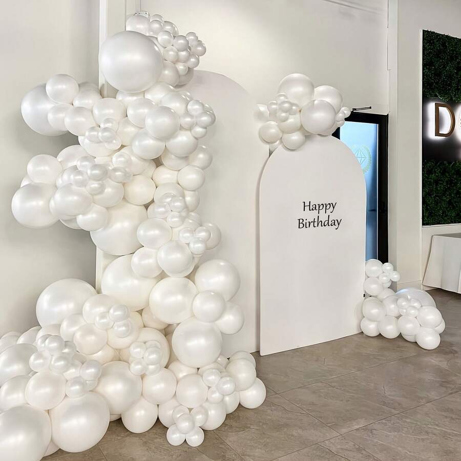 81 pezzi Kit elegante per arco di palloncini bianchi con perle - palloncini in lattice bianchi da 18/10/5 pollici, ideali per compleanni, matrimoni, proposte di matrimonio e altre occasioni. Sono decorazioni versatili per interni/esterni per anniversari, baby shower, celebrazioni, sfondi fotografici e palloncini per compleanni - Visualizzare 1