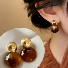 一对大理石纹圆形耳环，港式时尚耳环，轻盈奢华的高端耳环 - 棕色 - 查看 3